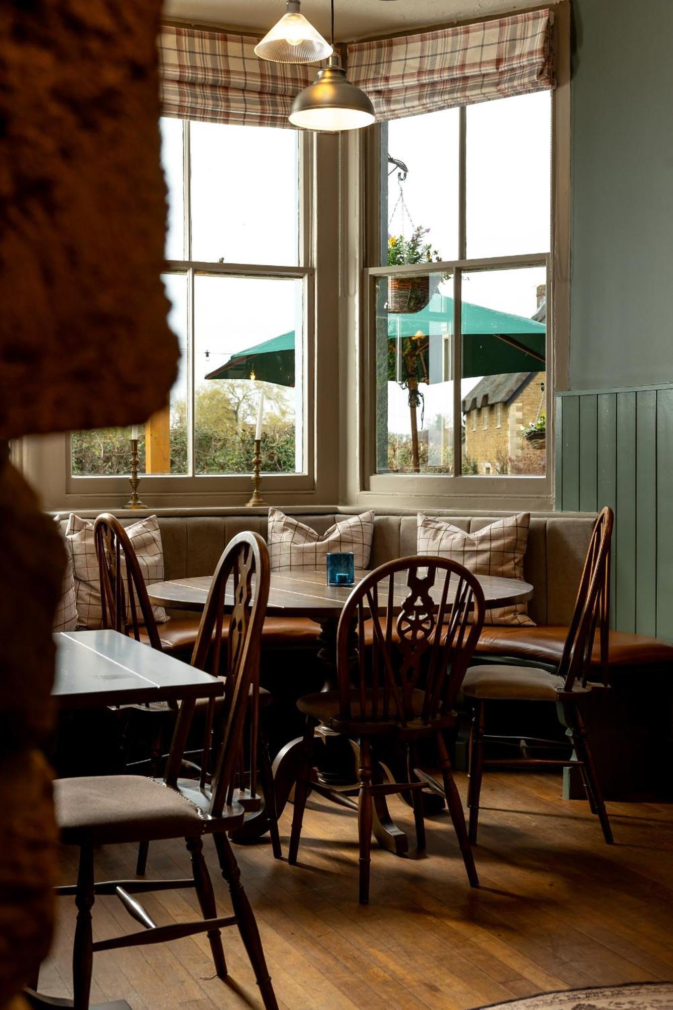 The Olde Coach House Inn Ashby Saint Ledgers Bagian luar foto
