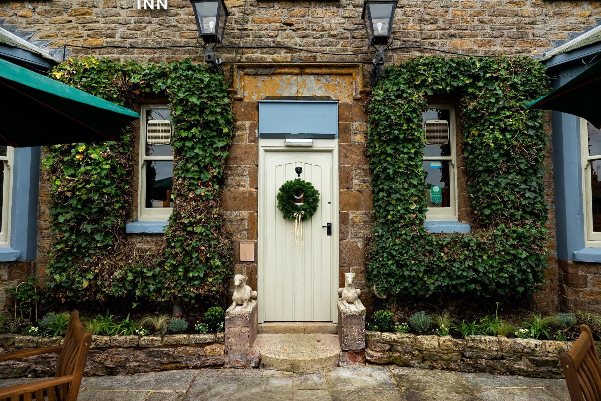The Olde Coach House Inn Ashby Saint Ledgers Bagian luar foto