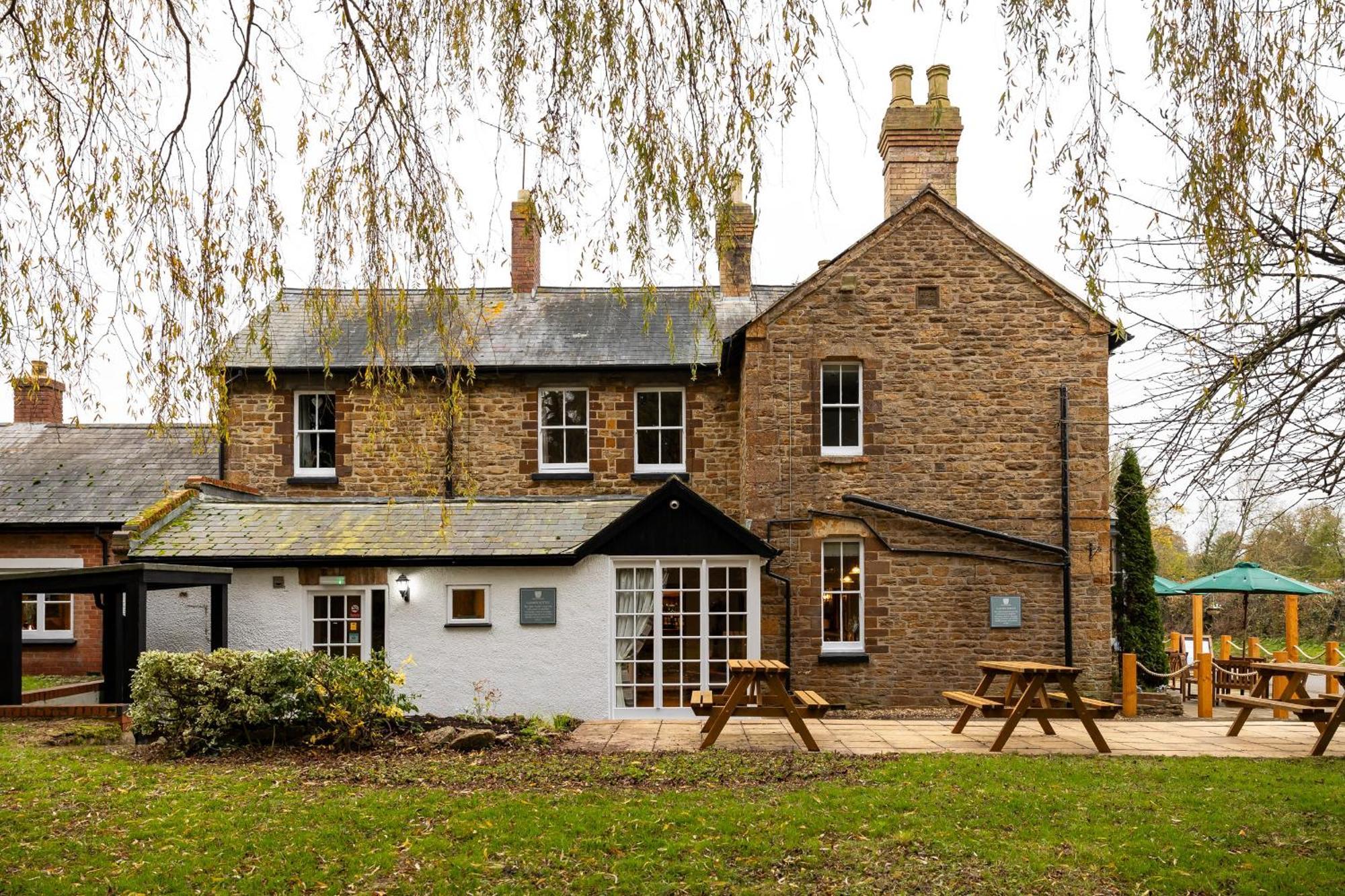 The Olde Coach House Inn Ashby Saint Ledgers Bagian luar foto