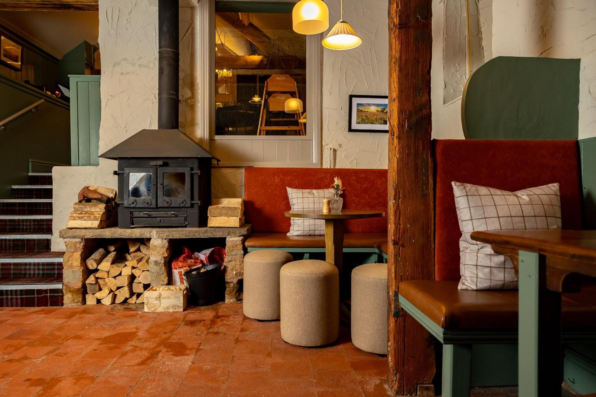The Olde Coach House Inn Ashby Saint Ledgers Bagian luar foto