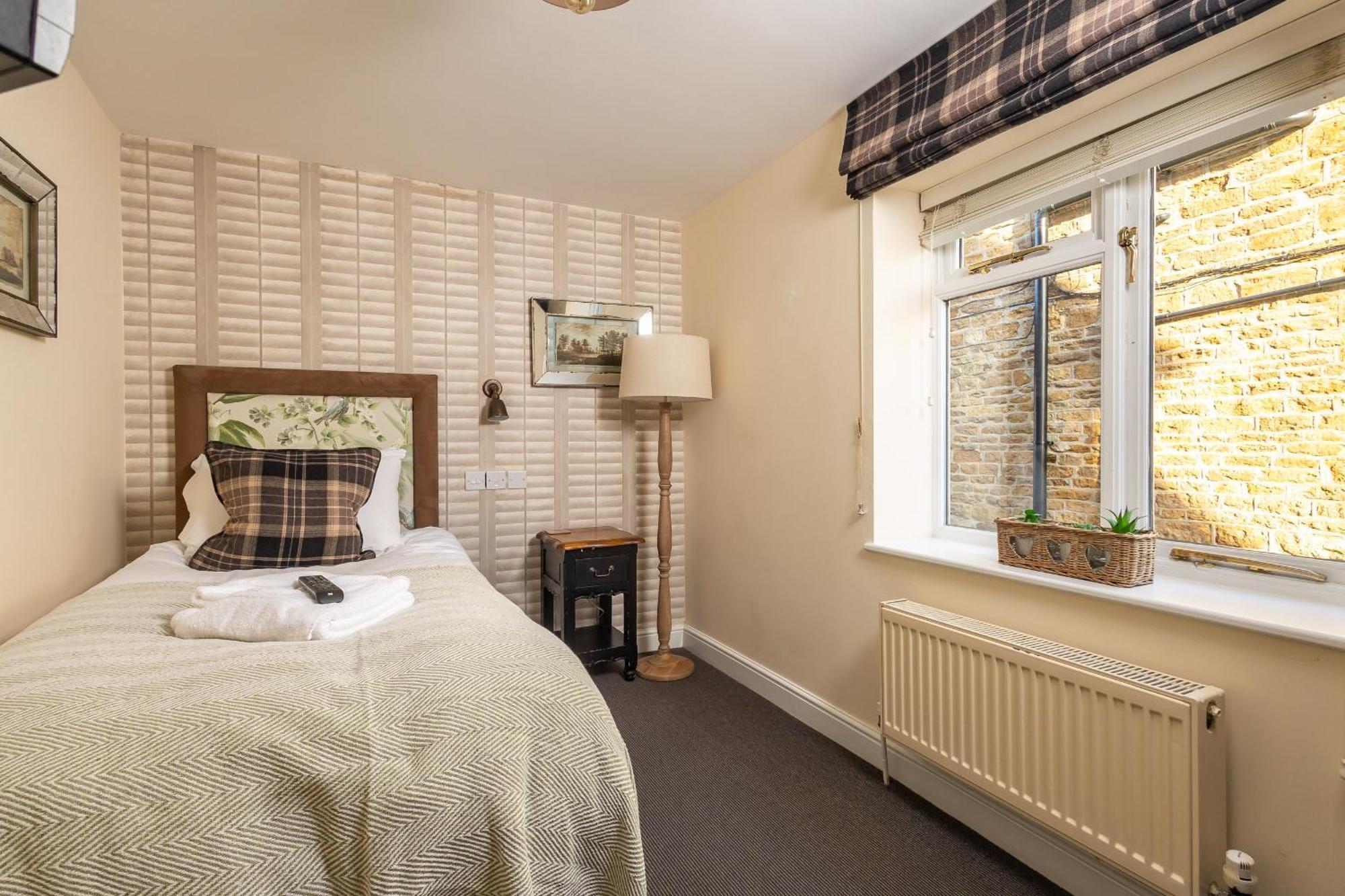 The Olde Coach House Inn Ashby Saint Ledgers Bagian luar foto