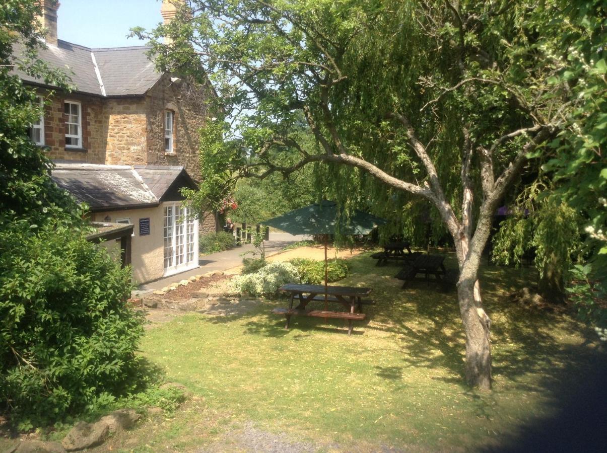 The Olde Coach House Inn Ashby Saint Ledgers Bagian luar foto